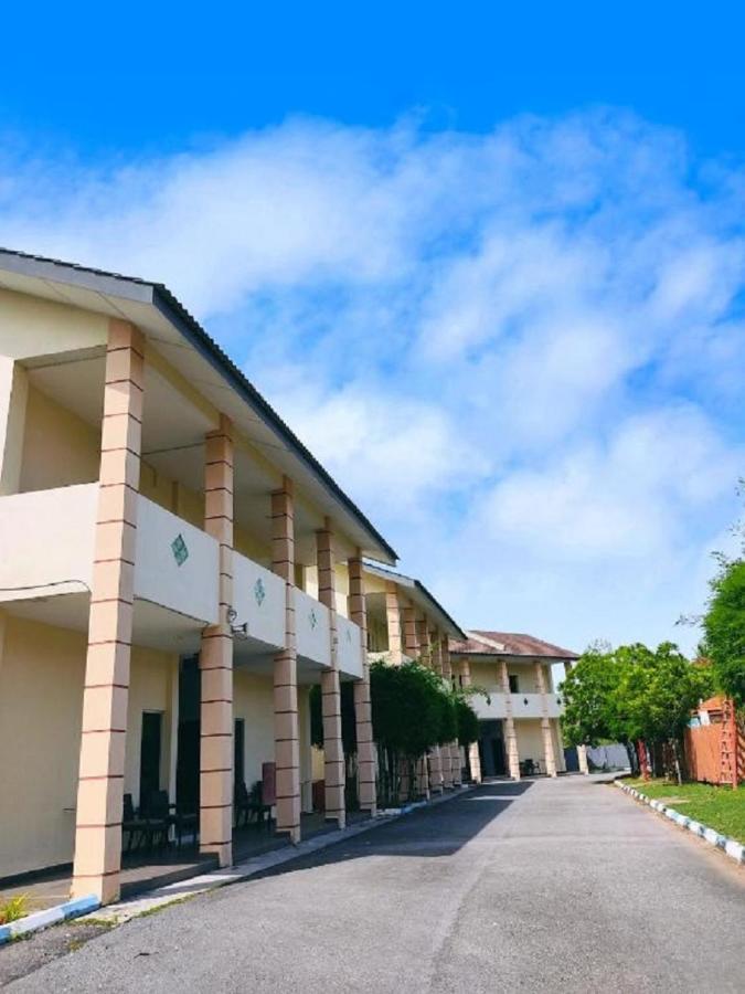 Adina Drive-In Motel Cenang - Managed By Shell Out Resort Pantai Cenang  Bagian luar foto