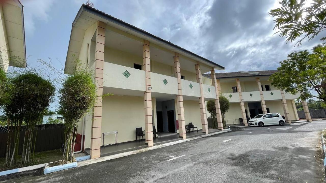 Adina Drive-In Motel Cenang - Managed By Shell Out Resort Pantai Cenang  Bagian luar foto